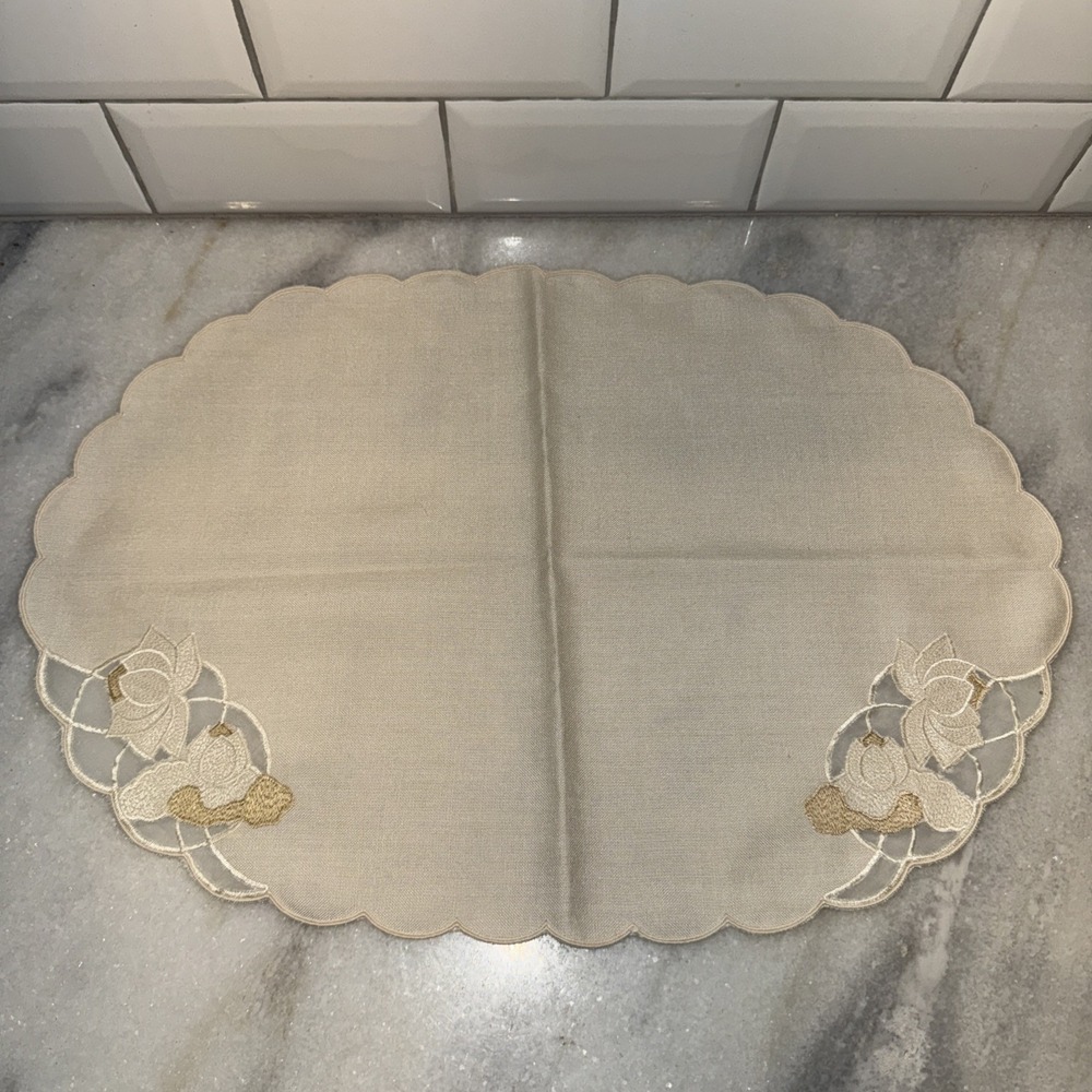 Vtg Embroidered Placemats Set Of‎ 4 Beige/flowers /4 Matching Napkins